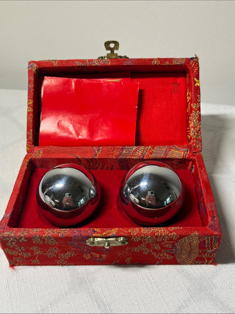 Traditional chrome-finish Chinese Baoding balls
health & meditation
Original Box